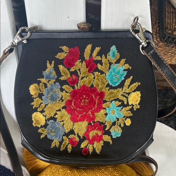 Vintage Floral Embroidered Tapestry Black Crossbody Bag - Picture 12 of 12
